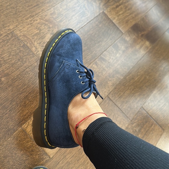 Almost new Suede Oxford Dr Martens - Picture 4 of 7